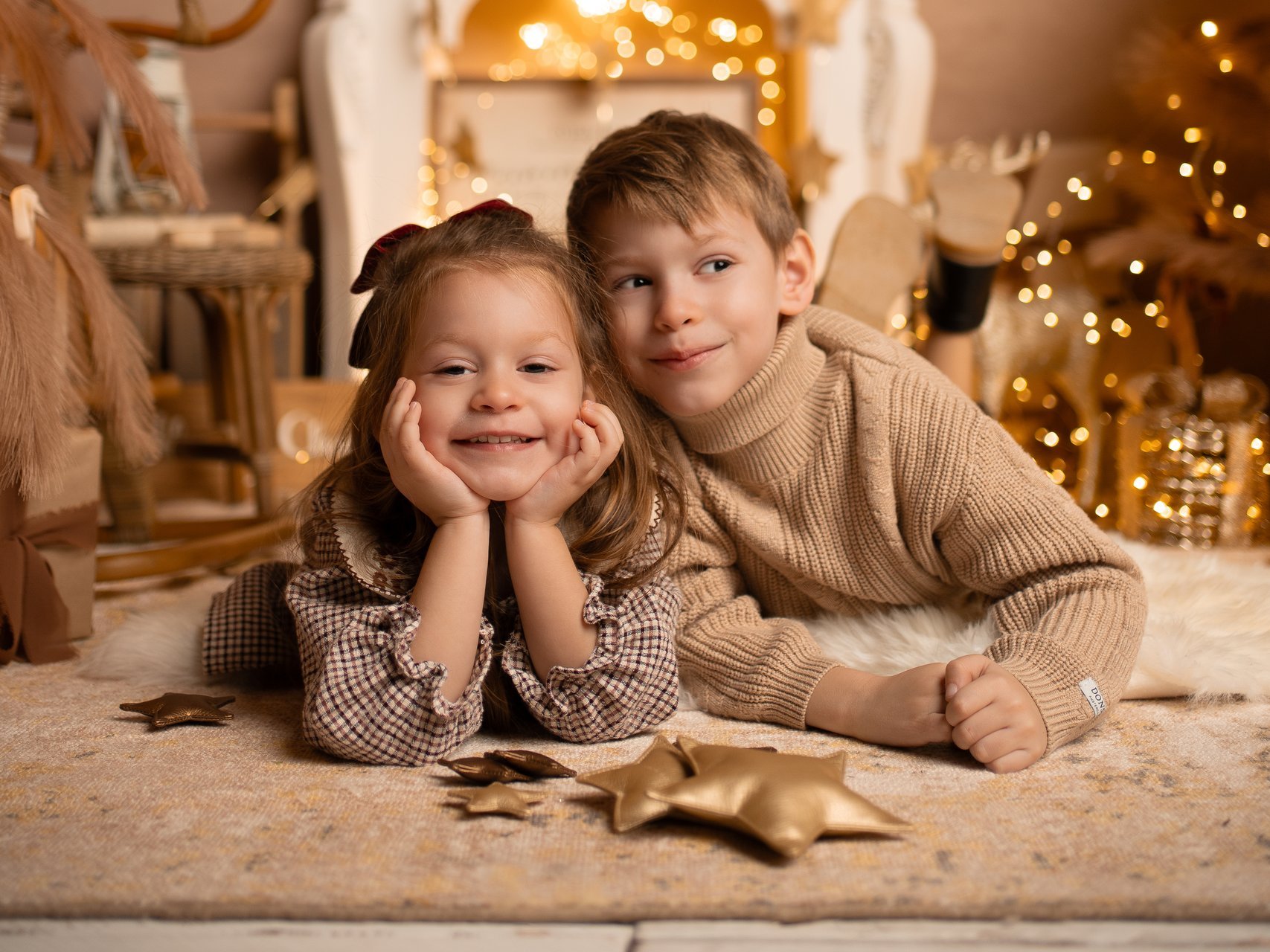 Geschwister beim Kids Mini, Weihnachtsfotos für Kinder in Hannover